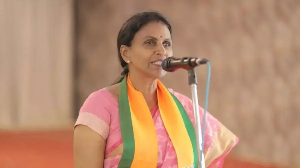 इस्तीफे के विवाद पर श्रीलेखा ने तोड़ी चुप्पी, दिया तीखा बयान इस्तीफे के विवाद पर श्रीलेखा ने तोड़ी चुप्पी, दिया तीखा बयान