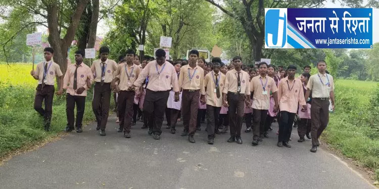 मयूरभंज में EMRS छात्रों का विरोध, नेशनल हाईवे जाम मयूरभंज में EMRS छात्रों का विरोध, नेशनल हाईवे जाम