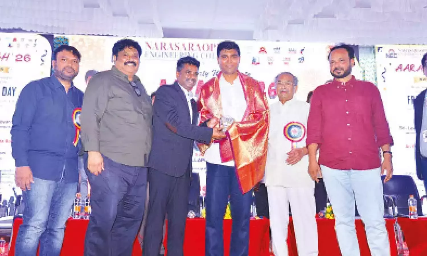 Andhra: सांसद ने छात्रों को नई तकनीकों में कौशल बढ़ाने की सलाह दी Andhra: सांसद ने छात्रों को नई तकनीकों में कौशल बढ़ाने की सलाह दी