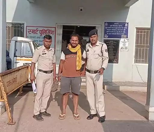 चाइल्ड हेल्पलाइन ऑफिस में बवाल, यूट्यूबर गिरफ्तार चाइल्ड हेल्पलाइन ऑफिस में बवाल, यूट्यूबर गिरफ्तार
