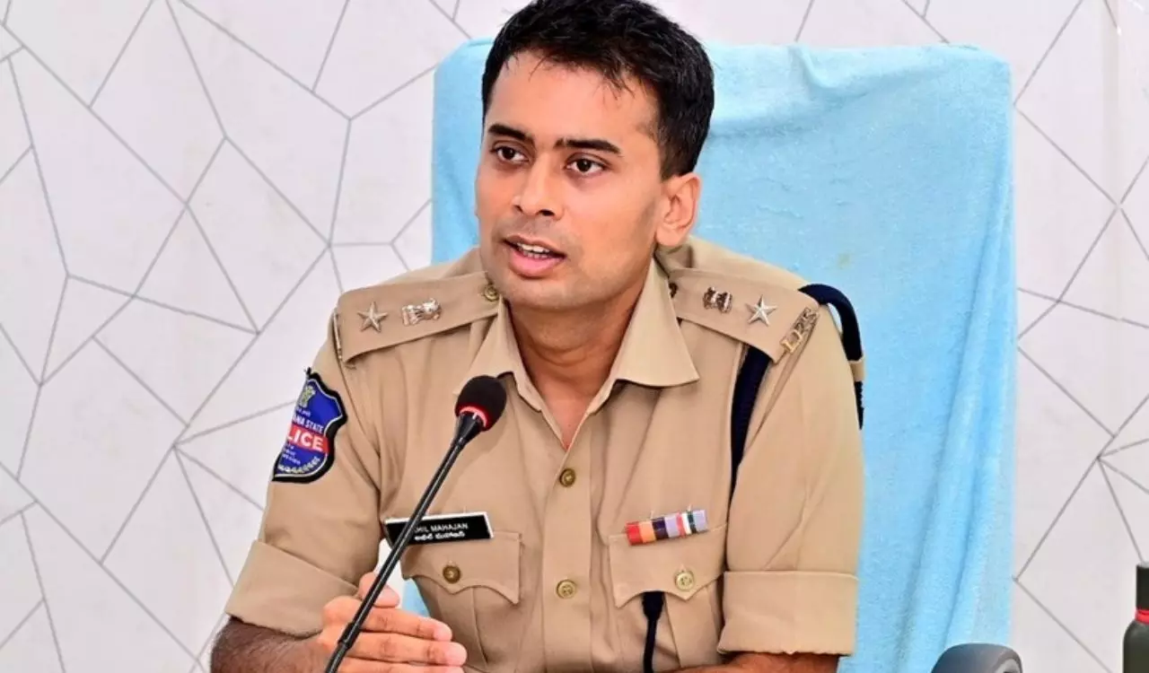 आदिलाबाद ठगी मामला: आंध्र प्रदेश के 2 शातिर गिरफ्तार आदिलाबाद ठगी मामला: आंध्र प्रदेश के 2 शातिर गिरफ्तार
