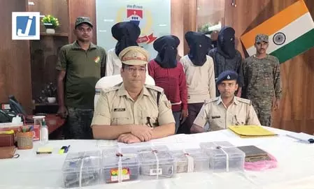 2.5 किलो अफीम और 4 लाख नकद जब्त, पंजाब भेज रहे चार तस्कर गिरफ्तार 2.5 किलो अफीम और 4 लाख नकद जब्त, पंजाब भेज रहे चार तस्कर गिरफ्तार