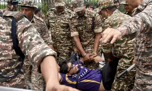दिल्ली में दूसरे दिन भी कार्रवाई, 200 लोग हिरासत में दिल्ली में दूसरे दिन भी कार्रवाई, 200 लोग हिरासत में