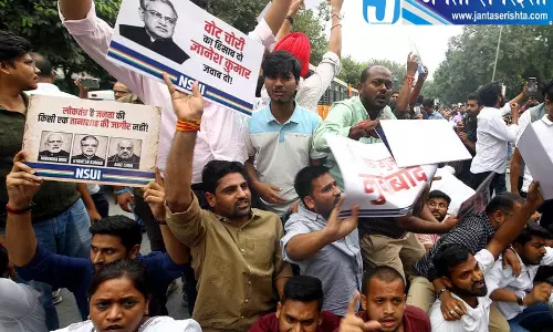 ‘वोट चोरी’ के आरोप पर NSUI का प्रदर्शन, संसद तक निकाला मार्च