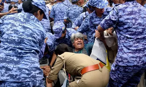 AISA प्रदर्शनकारियों का आरोप, मार्च के दौरान पुलिस ने किया हमला AISA प्रदर्शनकारियों का आरोप, मार्च के दौरान पुलिस ने किया हमला