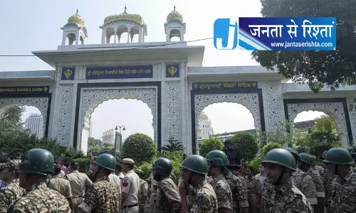 गुरुद्वारे में प्रदर्शनकारियों और पुलिस के प्रवेश पर विवाद गुरुद्वारे में प्रदर्शनकारियों और पुलिस के प्रवेश पर विवाद