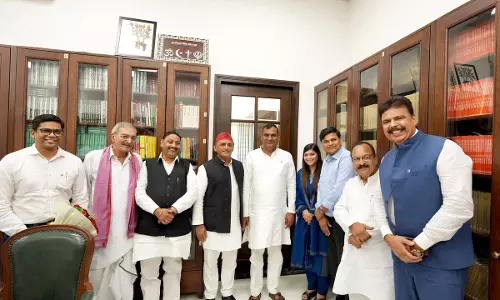 बरेली की राजनीति में हलचल, धर्मेंद्र कश्यप ने अखिलेश यादव से की मुलाकात