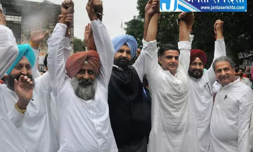 पंजाब कांग्रेस को नई कमान, परगट सिंह ने संभाला पदभार पंजाब कांग्रेस को नई कमान, परगट सिंह ने संभाला पदभार