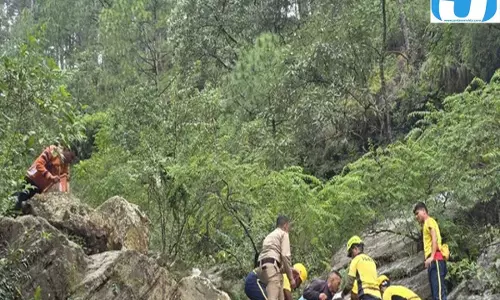दारमा घाटी से लौटते समय हादसा, नाले में बही स्कूटी