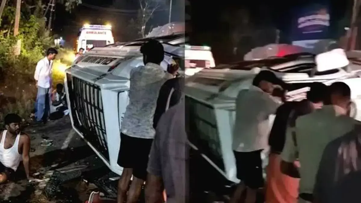 वायनाड में यात्रियों की गाड़ी पलटी, 2 की मौत, 13 घायल वायनाड में यात्रियों की गाड़ी पलटी, 2 की मौत, 13 घायल