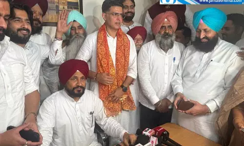 पंजाब की सियासत में हलचल, राजा वडिंग ने वफादारों संग की बैठक पंजाब की सियासत में हलचल, राजा वडिंग ने वफादारों संग की बैठक