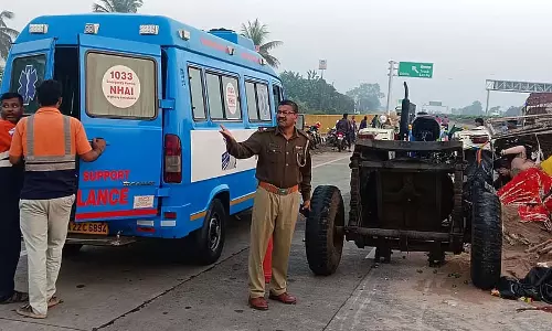 नेशनल हाईवे-48 पर लॉरी ने ट्रैक्टर को मारी टक्कर, तीन लोगों की मौत, नौ घायल