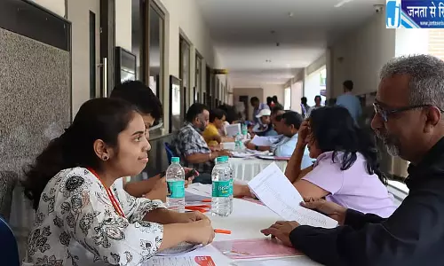 60 साल के बाद भी नौकरी, 83 वरिष्ठ नागरिकों को मिला काम