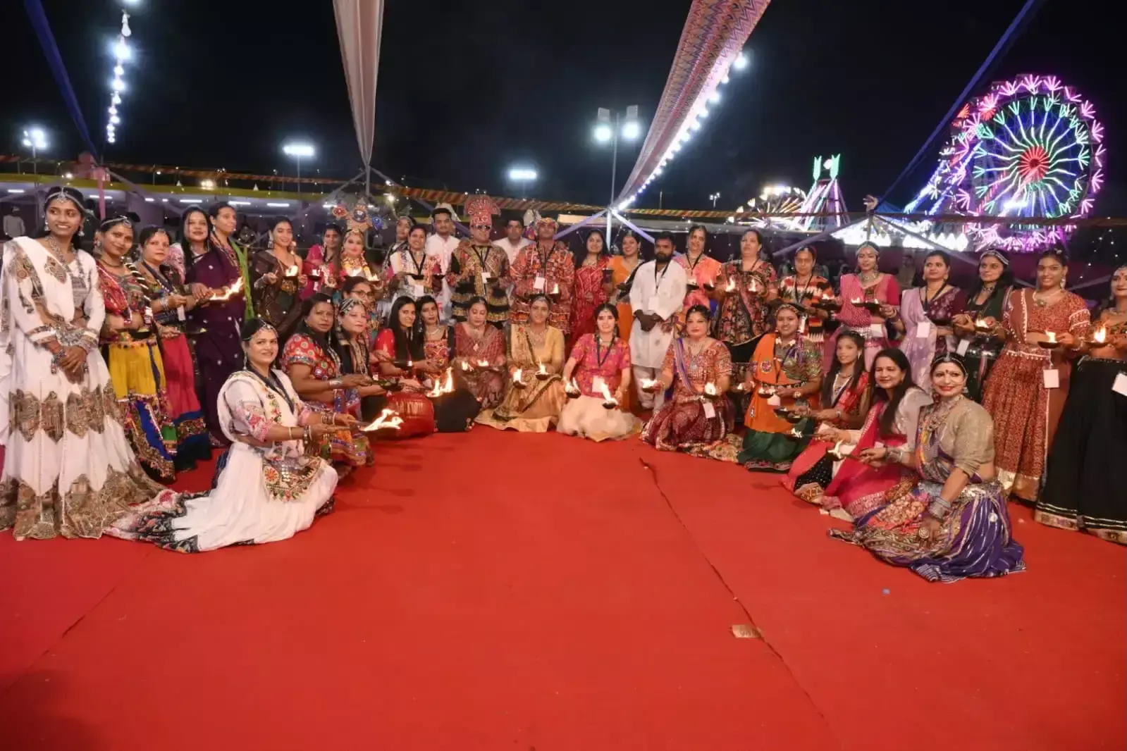 डांडिया महोत्सव में उत्साह चरम पर, रंगीन परिधानों ने मोहा मन डांडिया महोत्सव में उत्साह चरम पर, रंगीन परिधानों ने मोहा मन