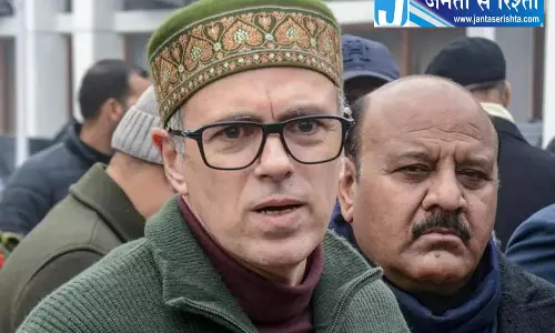 दिल्ली प्रदर्शन में राज्यसभा सांसद पर कथित हमले की उमर ने की निंदा