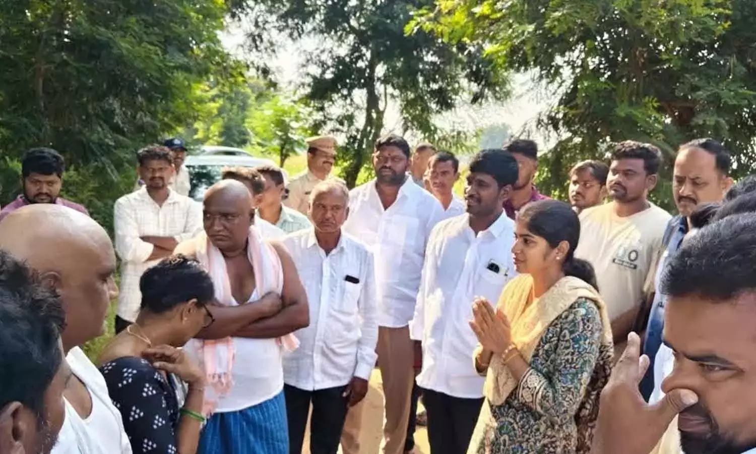 यशस्विनी रेड्डी शोक-संतप्त परिवारों के साथ खड़ी
