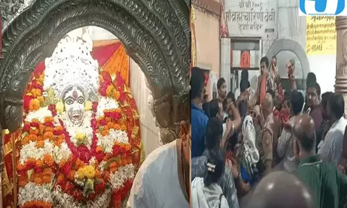 काशी में मां ब्रह्मचारिणी के दर्शन को उमड़ी भीड़, मंगला आरती से खुले कपाट काशी में मां ब्रह्मचारिणी के दर्शन को उमड़ी भीड़, मंगला आरती से खुले कपाट