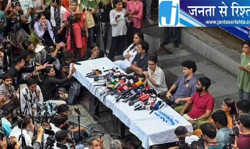 छात्रों के मुद्दों से चुनावी मुद्दों पर पहुंचा CJP, BJP ने उठाए सवाल छात्रों के मुद्दों से चुनावी मुद्दों पर पहुंचा CJP, BJP ने उठाए सवाल