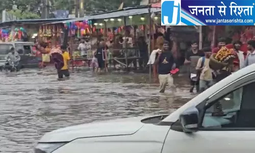 गुरुग्राम-फरीदाबाद में झमाझम बारिश, तापमान 27 डिग्री पहुंचा गुरुग्राम-फरीदाबाद में झमाझम बारिश, तापमान 27 डिग्री पहुंचा