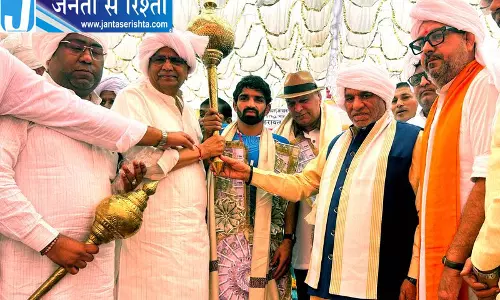 हरियाणा पहुंचे अमन सहरावत, युवाओं को नशे से दूर रहने की दी सलाह हरियाणा पहुंचे अमन सहरावत, युवाओं को नशे से दूर रहने की दी सलाह