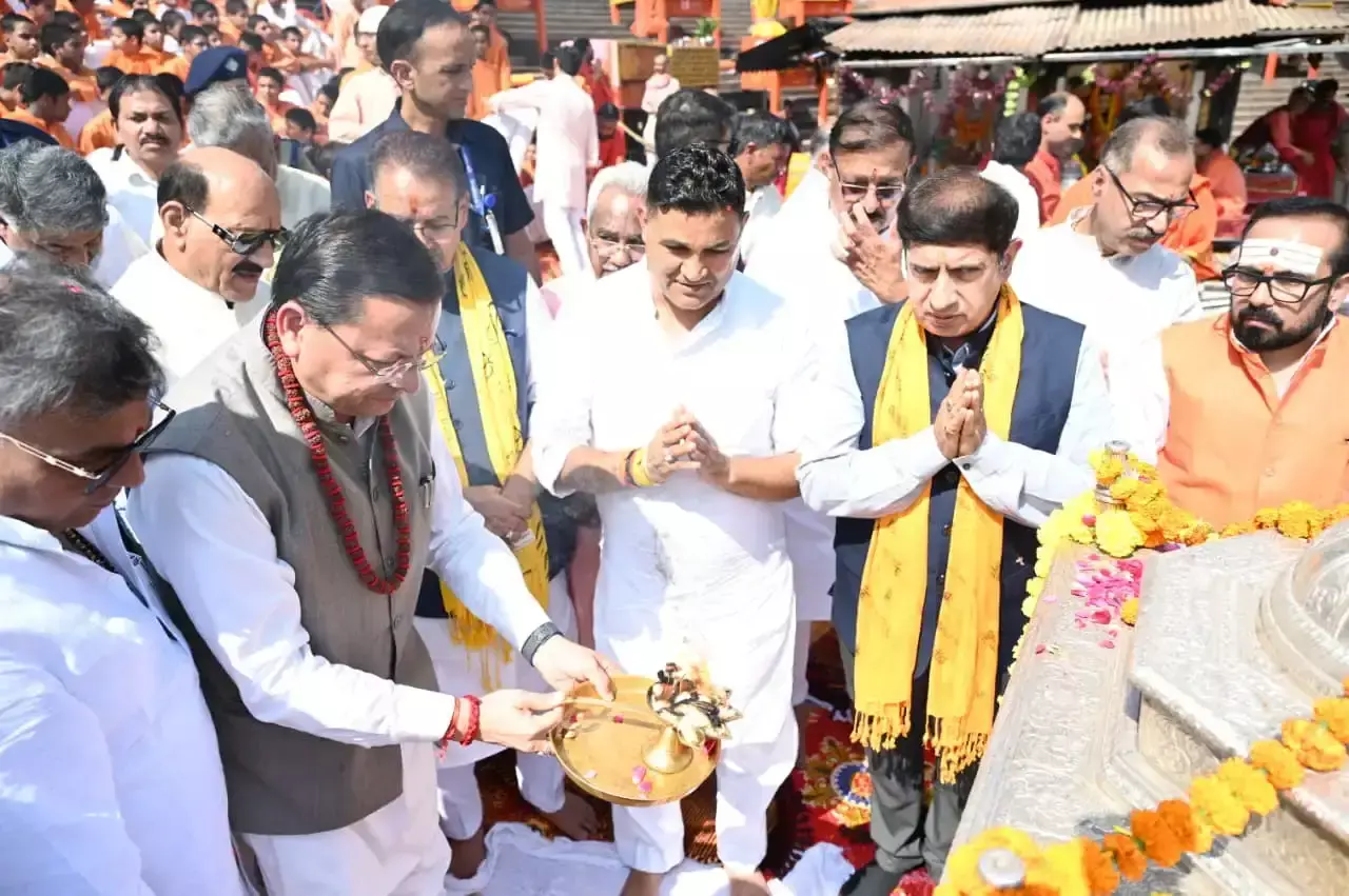 मोदी की सेवा यात्रा के 25 वर्ष पूरे होने पर गंगा तट पर विशेष पूजा मोदी की सेवा यात्रा के 25 वर्ष पूरे होने पर गंगा तट पर विशेष पूजा