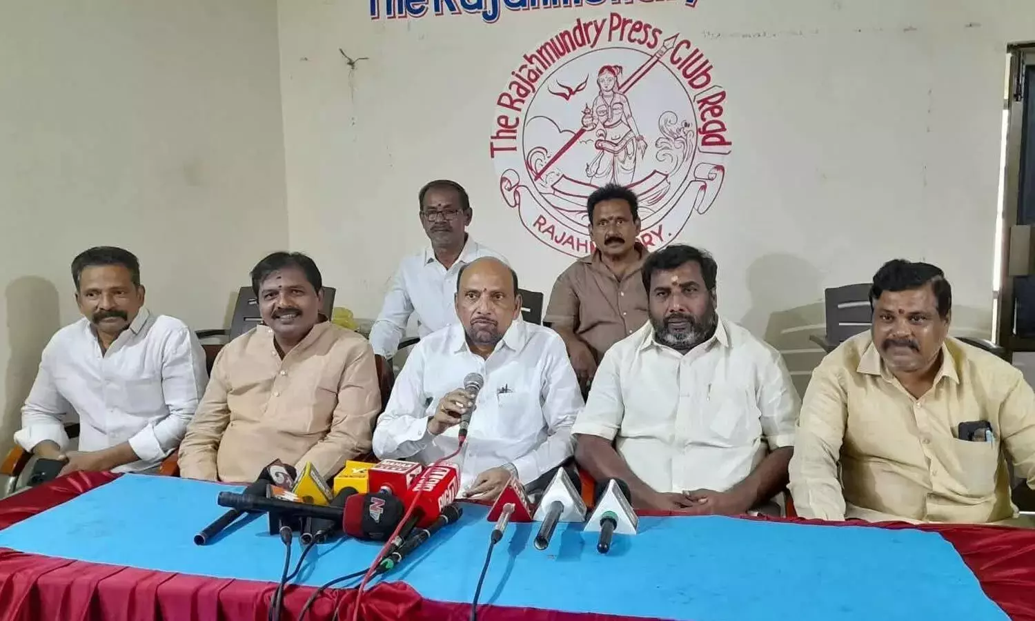 Andhra: 63 साल के बालकृष्ण ने 92 बार रक्तदान किया Andhra: 63 साल के बालकृष्ण ने 92 बार रक्तदान किया