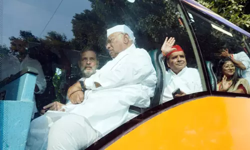 सीईसी ज्ञानेश कुमार के खिलाफ इंडिया ब्लॉक का सुप्रीम कोर्ट मार्च, राहुल-खड़गे समेत कई नेता शामिल सीईसी ज्ञानेश कुमार के खिलाफ इंडिया ब्लॉक का सुप्रीम कोर्ट मार्च, राहुल-खड़गे समेत कई नेता शामिल