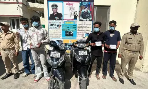 नशे की लत पूरी करने के लिए युवक से लूटी सोने की चेन और मोबाइल, चार आरोपी गिरफ्तार
