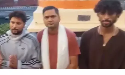 वेस्टइंडीज पर जीत के बाद महाकाल की शरण में पहुंचे कुलदीप यादव और तिलक वर्मा, उज्जैन में किए दर्शन वेस्टइंडीज पर जीत के बाद महाकाल की शरण में पहुंचे कुलदीप यादव और तिलक वर्मा, उज्जैन में किए दर्शन