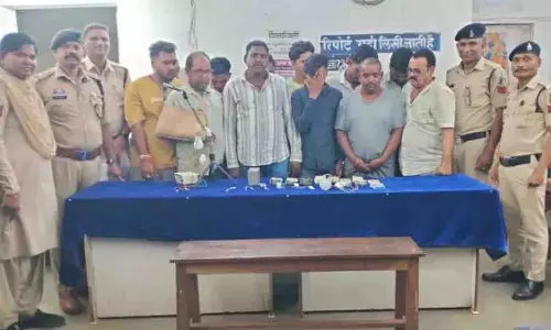 जंगल के अंदर चल रहा था जुए का बड़ा खेल, पुलिस ने दबिश देकर 13 को पकड़ा जंगल के अंदर चल रहा था जुए का बड़ा खेल, पुलिस ने दबिश देकर 13 को पकड़ा