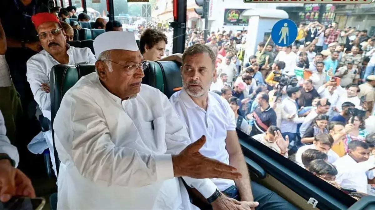 SIR पर आर-पार की लड़ाई: राहुल गांधी सुप्रीम कोर्ट पहुंचे, अखिलेश यादव ने आंदोलन जारी रखने की बात कही SIR पर आर-पार की लड़ाई: राहुल गांधी सुप्रीम कोर्ट पहुंचे, अखिलेश यादव ने आंदोलन जारी रखने की बात कही