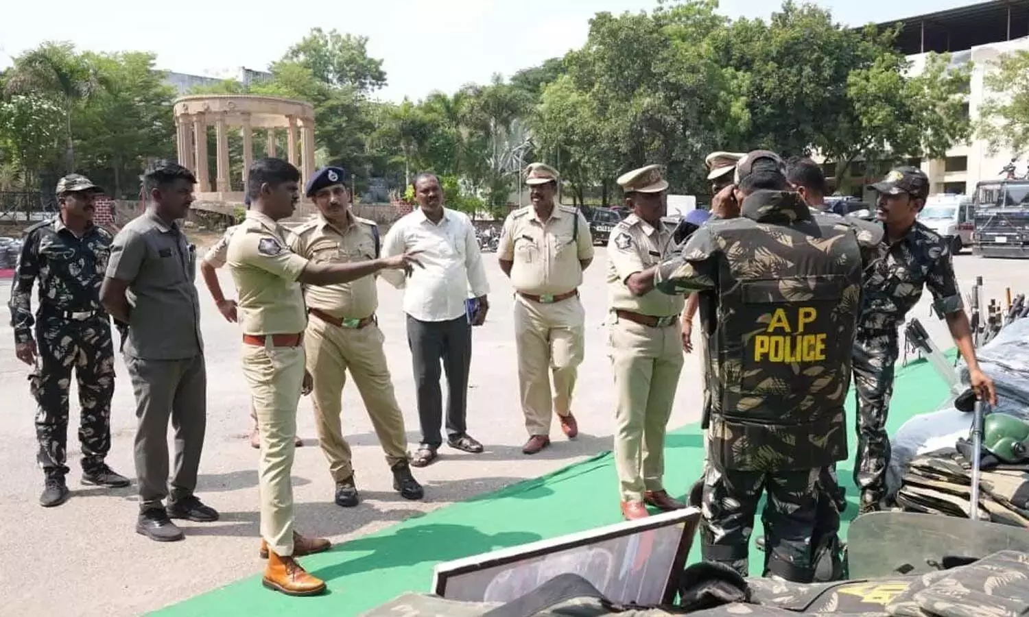 Andhra: शांतिपूर्ण चुनाव के लिए पुलिस ने आधुनिक सुरक्षा उपकरणों के साथ तैयारी की