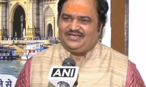 उद्धव ठाकरे की पार्टी से आनंद दुबे का इस्तीफा उद्धव ठाकरे की पार्टी से आनंद दुबे का इस्तीफा