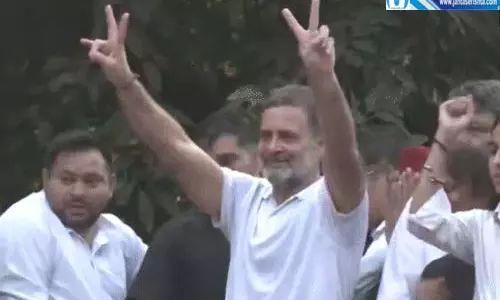 सुप्रीम कोर्ट पहुंचे राहुल, साथ दिखे अखिलेश-तेजस्वी सुप्रीम कोर्ट पहुंचे राहुल, साथ दिखे अखिलेश-तेजस्वी
