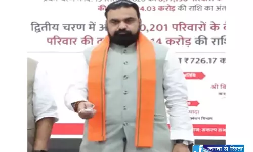 बाढ़ पीड़ितों को बड़ी सौगात 1.60 लाख परिवारों के खातों में पहुंचे पैसे बाढ़ पीड़ितों को बड़ी सौगात 1.60 लाख परिवारों के खातों में पहुंचे पैसे