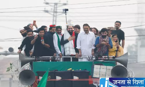 पाकिस्तान में PTI कार्यकर्ताओं के ठिकानों पर पुलिस की छापेमारी पाकिस्तान में PTI कार्यकर्ताओं के ठिकानों पर पुलिस की छापेमारी