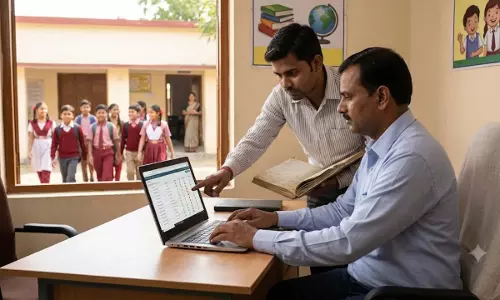 अटेंडेंस एंट्री पर गाज, 390 स्कूलों के शिक्षकों का वेतन अटका अटेंडेंस एंट्री पर गाज, 390 स्कूलों के शिक्षकों का वेतन अटका