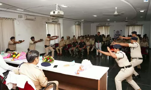 VIP सुरक्षा के लिए रायपुर पुलिस की बड़ी पहल, 70 जवानों ने पूरा किया विशेष प्रशिक्षण VIP सुरक्षा के लिए रायपुर पुलिस की बड़ी पहल, 70 जवानों ने पूरा किया विशेष प्रशिक्षण