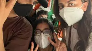 दिल्ली में पूर्व बीजेपी विधायक की बेटी को हिरासत में लिया दिल्ली में पूर्व बीजेपी विधायक की बेटी को हिरासत में लिया