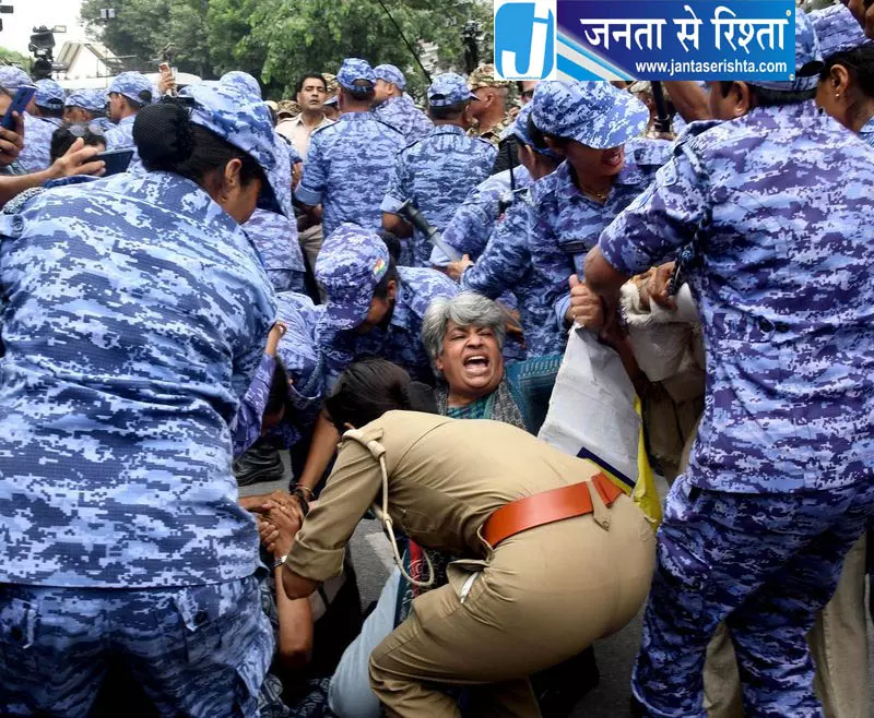AISA प्रदर्शनकारियों का आरोप, मार्च के दौरान पुलिस ने किया हमला AISA प्रदर्शनकारियों का आरोप, मार्च के दौरान पुलिस ने किया हमला
