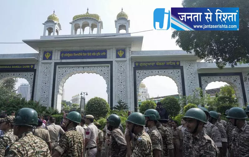 बंगला साहिब विवाद: गुरुद्वारे की मर्यादा भंग होने पर कार्रवाई की मांग बंगला साहिब विवाद: गुरुद्वारे की मर्यादा भंग होने पर कार्रवाई की मांग