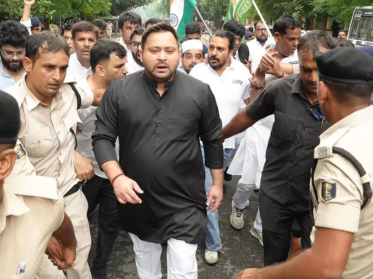 दिल्ली में प्रदर्शनकारियों पर कार्रवाई को लेकर भड़के तेजस्वी यादव, RSS पर लगाए गंभीर आरोप दिल्ली में प्रदर्शनकारियों पर कार्रवाई को लेकर भड़के तेजस्वी यादव, RSS पर लगाए गंभीर आरोप