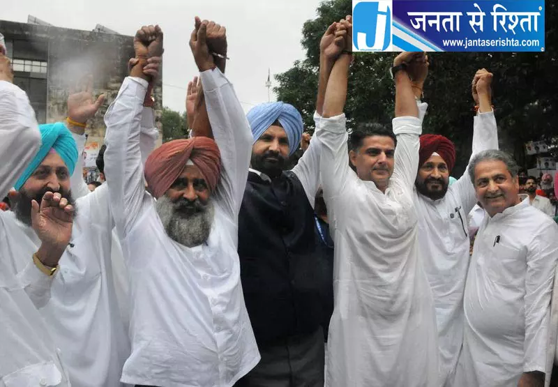 पंजाब कांग्रेस को नई कमान, परगट सिंह ने संभाला पदभार पंजाब कांग्रेस को नई कमान, परगट सिंह ने संभाला पदभार