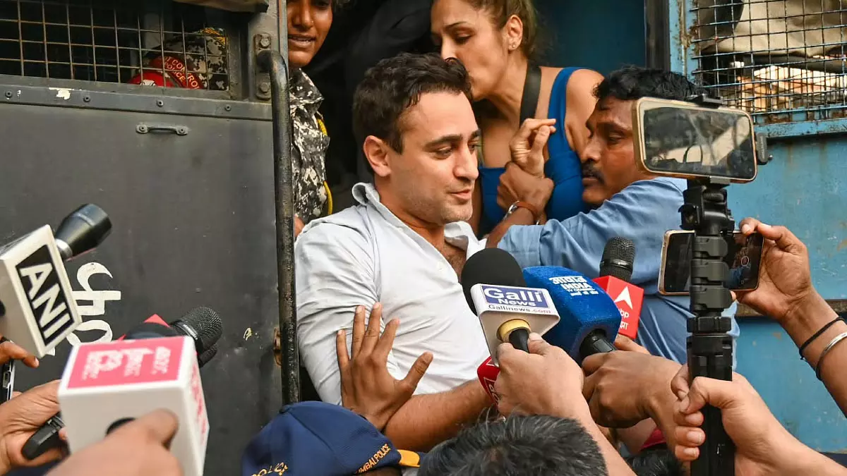 मुंबई में CJP आंदोलन के समर्थन में प्रदर्शन, 600 से अधिक लोग हिरासत में; FIR दर्ज मुंबई में CJP आंदोलन के समर्थन में प्रदर्शन, 600 से अधिक लोग हिरासत में; FIR दर्ज