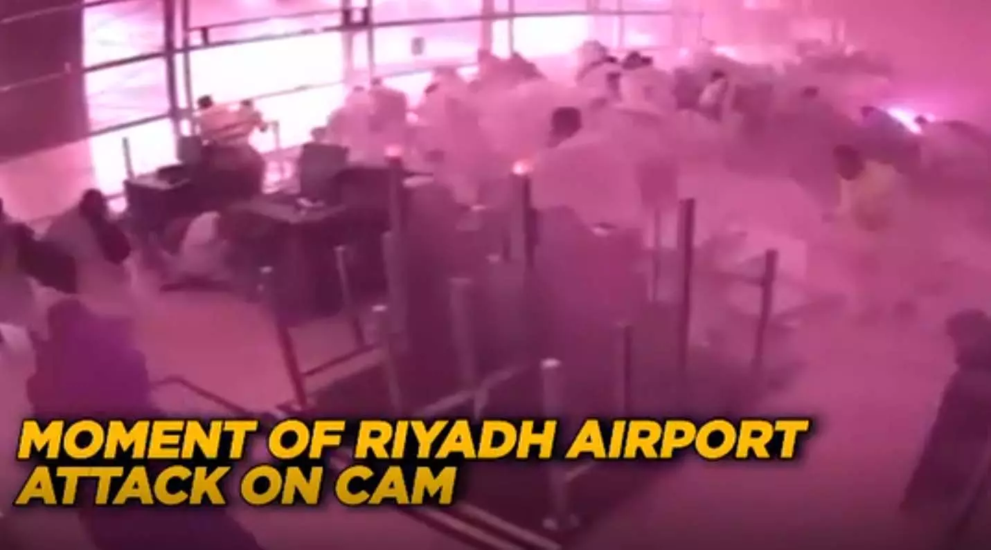 रियाद एयरपोर्ट पर हमले का खौफनाक CCTV, भारतीय नागरिक सहित 13 की मौत 300 से ज्यादा घायल रियाद एयरपोर्ट पर हमले का खौफनाक CCTV, भारतीय नागरिक सहित 13 की मौत 300 से ज्यादा घायल