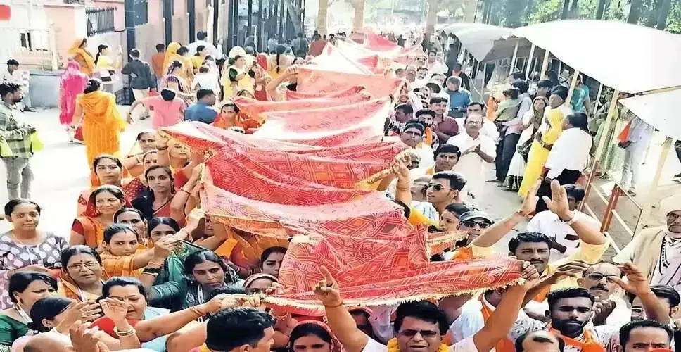 नवरात्र पर राजस्थान के देवी धामों में श्रद्धालुओं की आस्था उमड़ी नवरात्र पर राजस्थान के देवी धामों में श्रद्धालुओं की आस्था उमड़ी
