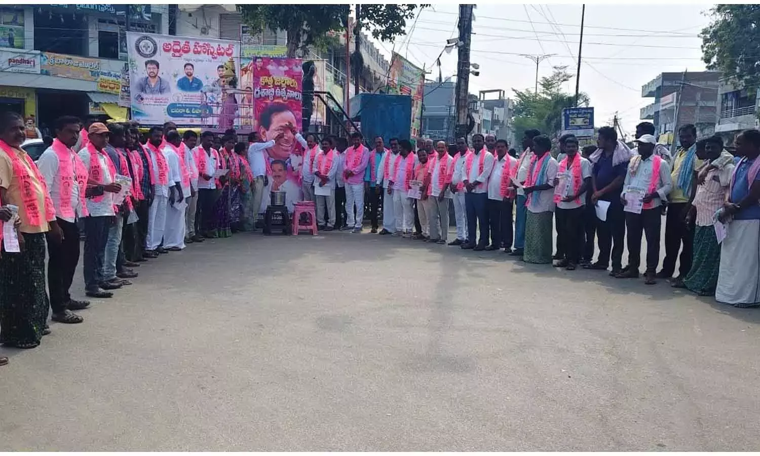 BRS ने पेब्बैरु मंडल मुख्यालय की 10वीं वर्षगांठ मनाई BRS ने पेब्बैरु मंडल मुख्यालय की 10वीं वर्षगांठ मनाई