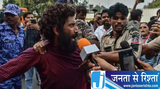 दिल्ली में विरोध प्रदर्शन के बीच तनाव, प्रदर्शनकारियों पर हमले की खबर दिल्ली में विरोध प्रदर्शन के बीच तनाव, प्रदर्शनकारियों पर हमले की खबर