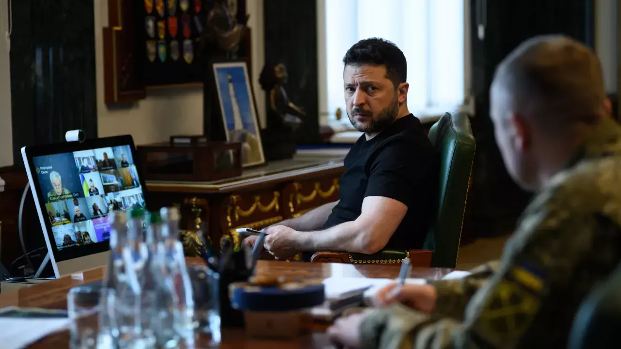 महंगे ईंधन पर जेलेंस्की: यूक्रेन नहीं, होर्मुज़ नाकेबंदी असली वजह महंगे ईंधन पर जेलेंस्की: यूक्रेन नहीं, होर्मुज़ नाकेबंदी असली वजह