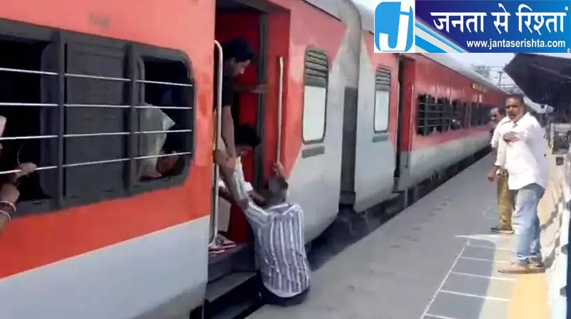रोहतक में चमत्कार! ट्रेन से 200 मीटर घिसटने के बाद भी यात्री जिंदा रोहतक में चमत्कार! ट्रेन से 200 मीटर घिसटने के बाद भी यात्री जिंदा